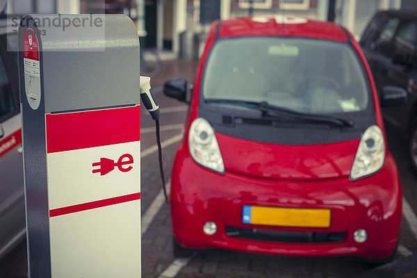 Amsterdam Hauptstadt Auto Straße Elektrische Energie bezahlen zahlen Niederlande