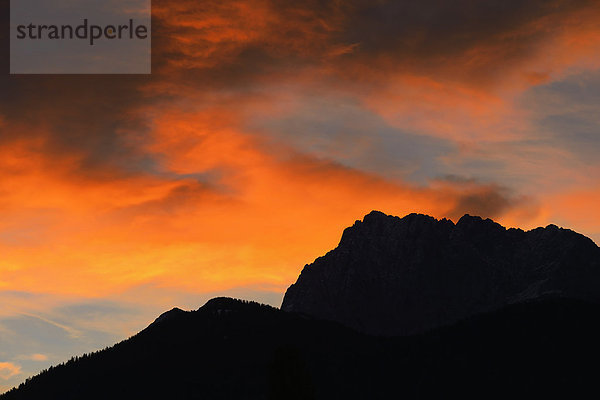 Wolke  Sonnenaufgang  Karwendelgebirge  Bayern  Deutschland  Oberbayern  Werdenfelser Land