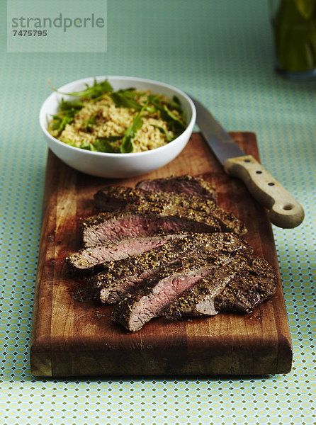 einsteigen  schneiden  Messer  Salat  Hintergrund  Studioaufnahme  Steak  türkis  aufgeschnitten