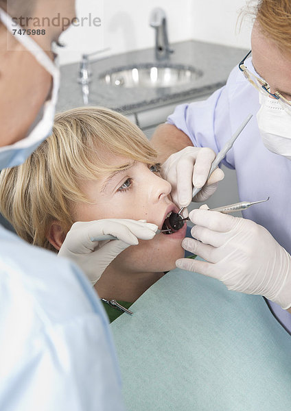 Prüfung  Junge - Person  Verabredung  Zahnarzt  Hygiene  Deutschland