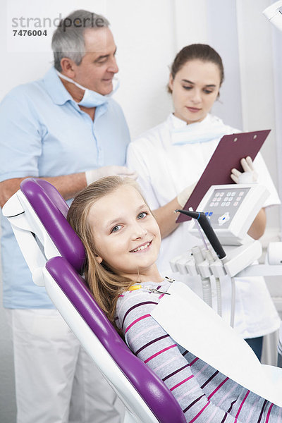 Portrait  sehen  Gesundheitspflege  Hintergrund  Büro  Diagramm  Zahnarzt  Hygiene  Mädchen  Deutschland