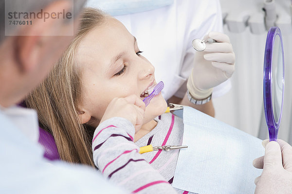 Verabredung  Bürste  Zahnarzt  Hygiene  Mädchen  Deutschland