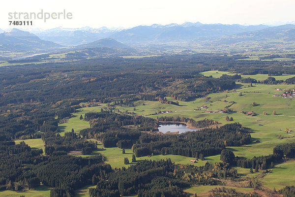 Luftaufnahme  Seen- und Waldlandschaft  Allgäu  Deutschland  Europa