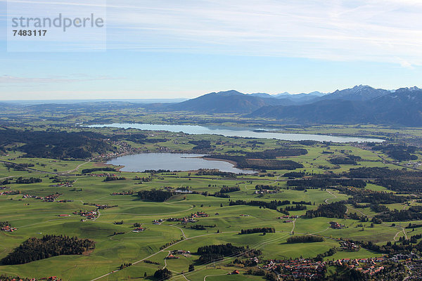 Luftaufnahme  Hopfensee  vorne  und Forggensee im Ostallgäu  Allgäu  Bayern  Deutschland  Europa