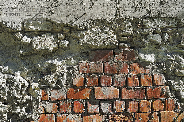 Beton- und Ziegelmauer  Detail  Bayern  Deutschland  Europa