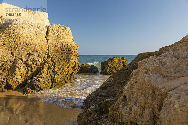 Felsen an der Küste  Praia da GalÚ  Albufeira  Algarve  Portugal  Europa