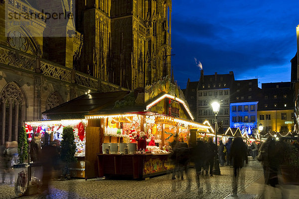Weihnachtsmarkt  Straßburg  Elsass  Frankreich  Europa