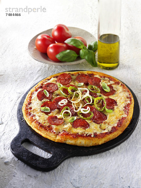 Italienische Pizza mit Peperoni