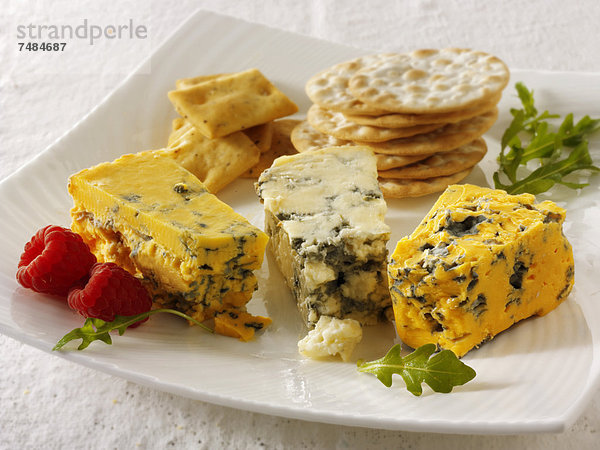 Käse mit Kräckern  mit Stilton-Käse  White Stilton-Käse und Blacksticks-Käse.