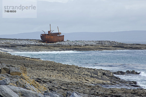 Schiffswrack  Insel Inishere  Aran Islands  County Clare  Irland  Europa