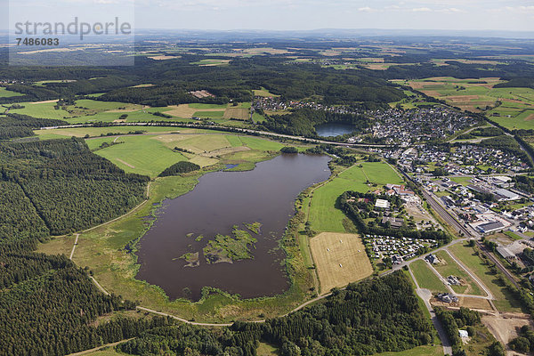 Europa  Deutschland  Rheinland-Pfalz  Blick auf Jungfersee und Ulmener Maar