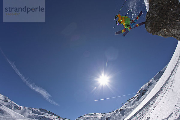 Österreich  Nordtirol  Reife Männer Skispringen