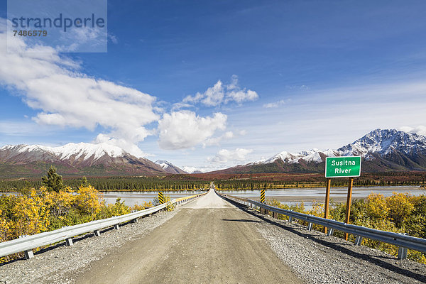 USA  Alaska  Denali Highway über den Susitna River