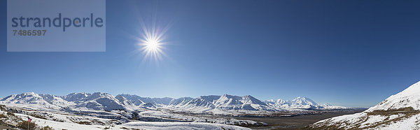 USA  Alaska  Blick auf Mount McKinley und Alaska Range im Denali Nationalpark