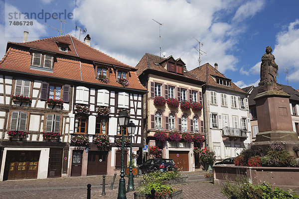 Frankreich  Elsass  Blick auf Fachwerkhäuser in Ribeauville