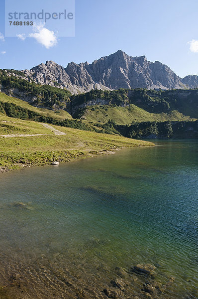 Österreich  Blick auf den Traualpsee  Lachenspitze im Hintergrund