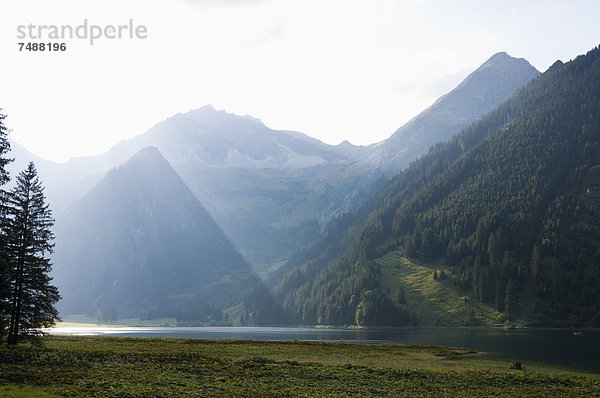 Österreich  Blick auf den Vilsalpsee