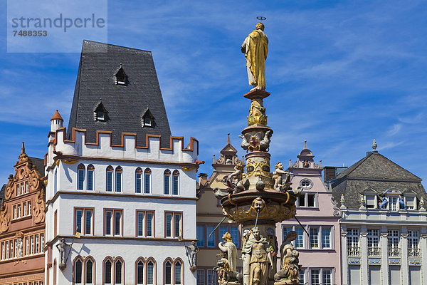 Deutschland  Rheinland-Pfalz  Trier  Hauptmarkt mit Steipe-Gebäude