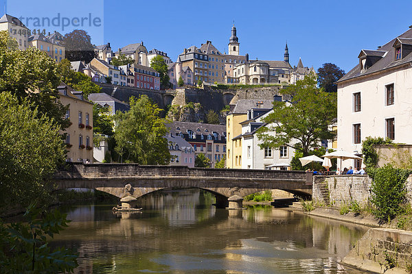 Luxemburg  Blick auf Alzette und Stadt im Hintergrund