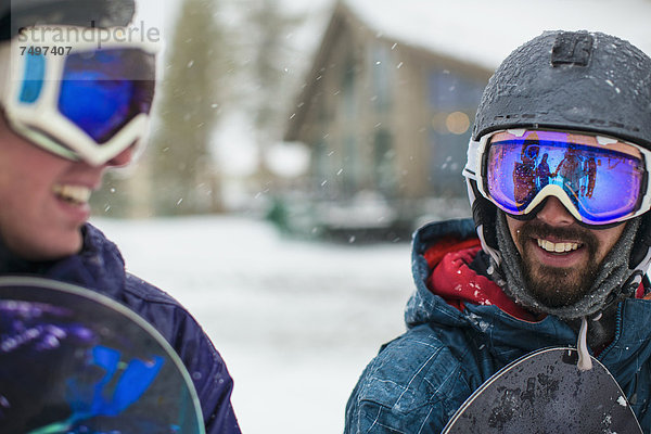 Snowboardfahrer  sprechen  Schnee