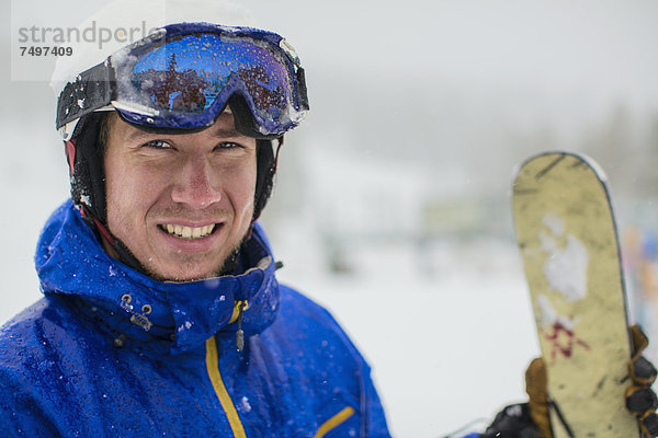 Europäer  Mann  Ski  Kleidung  Fahrgestell  Schnee