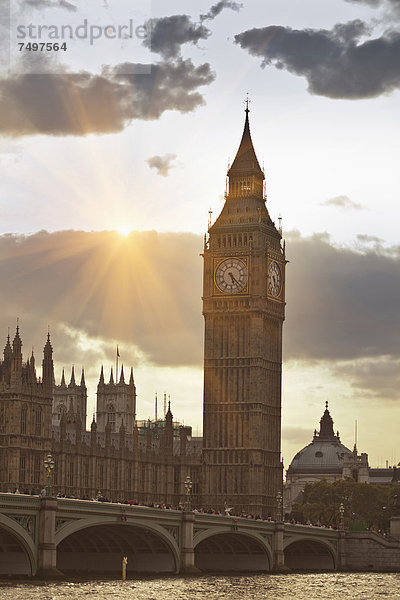 Sonnenstrahlen auf Big Ben Uhrturm