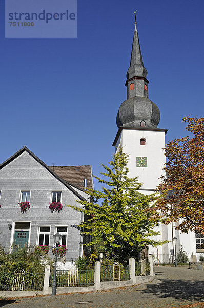 Evangelische Kirche  Altstadtkirche  Altstadt  Bergneustadt  Bergisches Land  Nordrhein-Westfalen  Deutschland  Europa  ÖffentlicherGrund