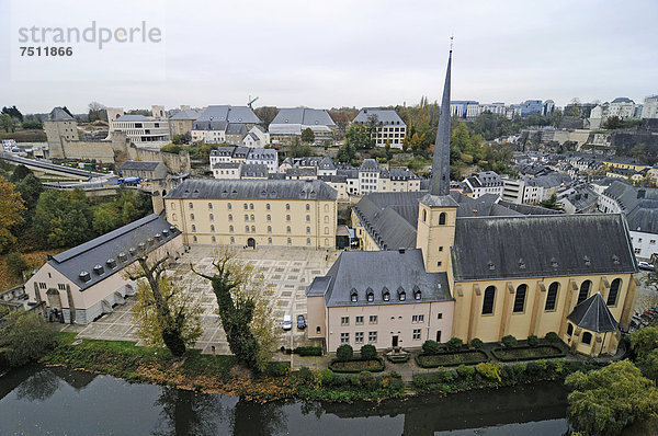 Abtei Neumünster  Kirche  Kloster  Kulturzentrum  Tal der Alzette  Fluss  Luxemburg  Europa  ÖffentlicherGrund