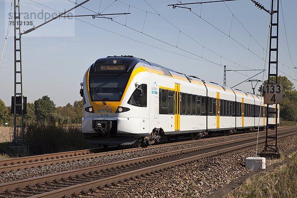 Regionalzug der Eurobahn  Kamen  Ruhrgebiet  Nordrhein-Westfalen  Deutschland  Europa  ÖffentlicherGrund