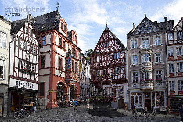 Europa Gebäude Quadrat Quadrate quadratisch quadratisches quadratischer Bernkastel-Kues Ortsteil Deutschland Hälfte Rheinland-Pfalz