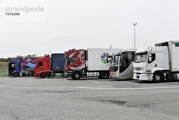 nahe Europa Lastkraftwagen Dienstleistungssektor Italien Haltestelle Haltepunkt Station