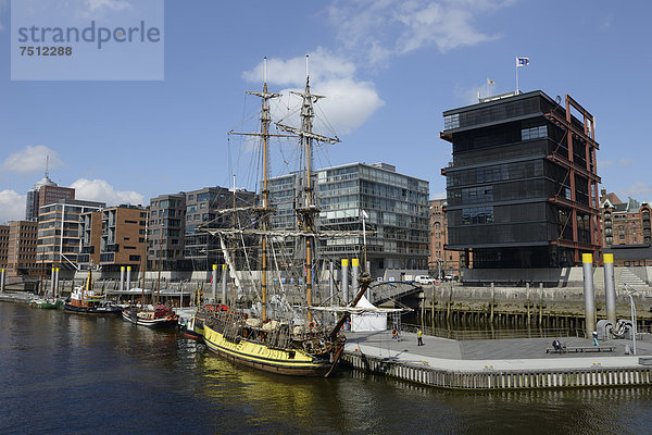 Hafen Geschichte vertäut Schiff groß großes großer große großen