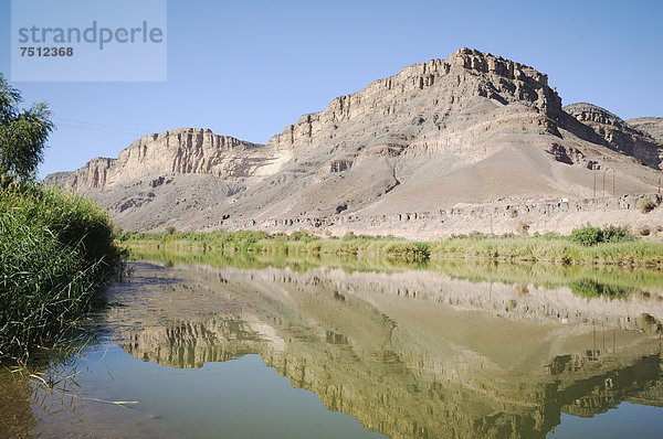 Bergkette auf der südafrikanischen Uferseite  Oranje  Orange River  Grenzfluss zwischen Namibia und Südafrika