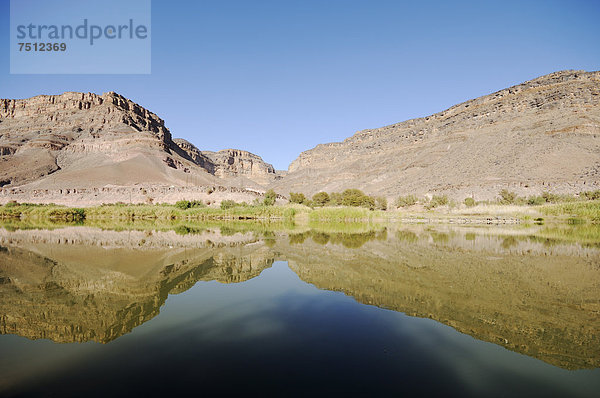 Bergkette auf der südafrikanischen Uferseite  Oranje  Orange River  Grenzfluss zwischen Namibia und Südafrika