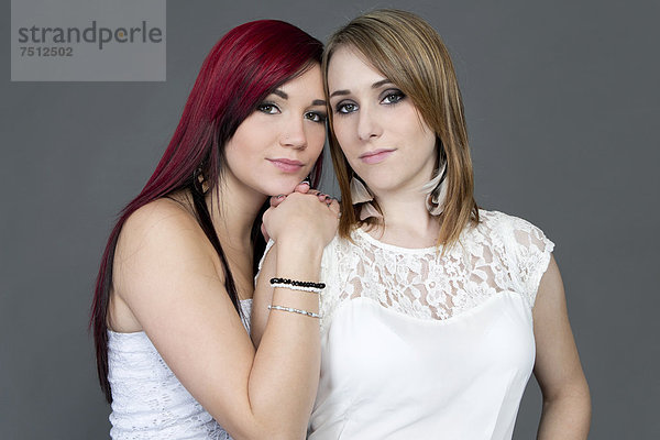 Zwei junge Frauen  Portrait