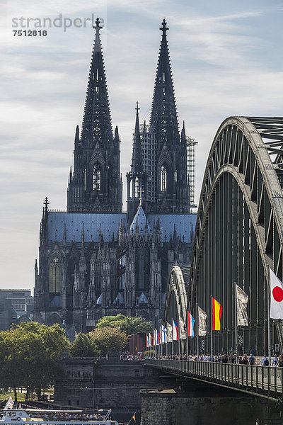 Kölner Dom  Rhein  Rheinbrücke  Köln  Nordrhein-Westfalen  Deutschland  Europa