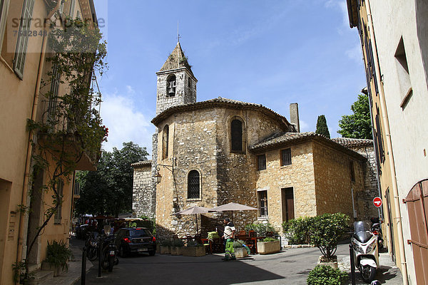 Kirche  Tourrette sur Loup  Altstadt  Frankreich  Europa