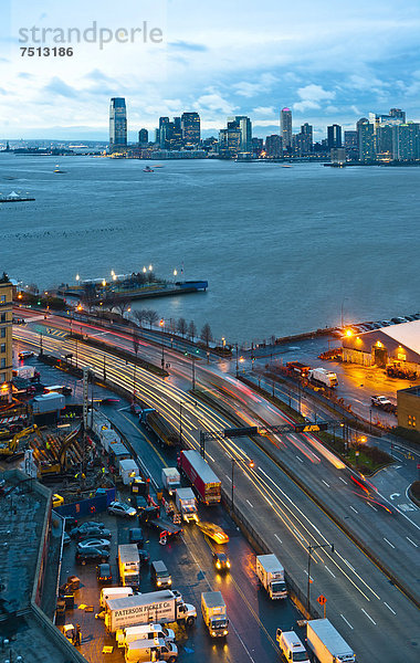 Morgendlicher Blick auf die 10. und 11. Avenue  den Hudson und New Jersey  New York City  USA