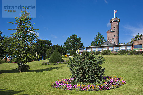 Bismarckturm auf dem Vogelsberg mit Hotel Ostseeblick  Lütjenburg  Schleswig-Holstein  Deutschland  Europa