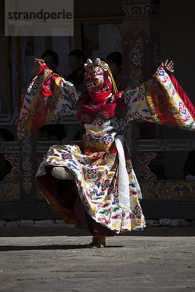 Traditioneller Tänzer auf dem Tsechu-Festival  Trongsa  Bhutan  Asien