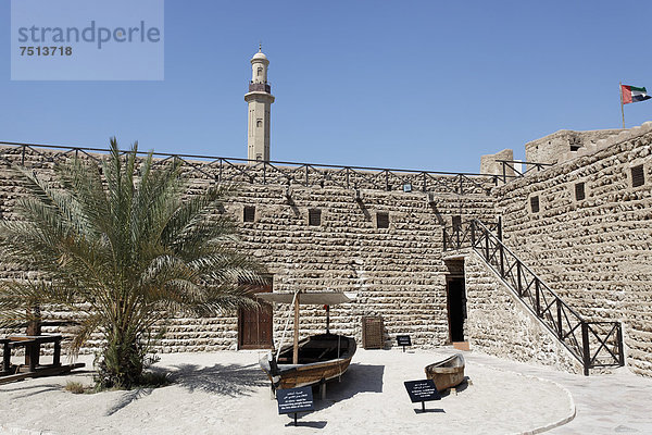 Innenhof mit historischen Booten  Al-Fahidi Fort  Dubai Museum  Vereinigte Arabische Emirate  Naher Osten  Asien