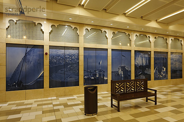 Metro-Station mit Wandbildern aus der Geschichte Dubais  Dubai  Vereinigte Arabische Emirate  Naher Osten  Asien