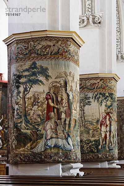 Wandteppiche in Stiftskirche  Stift Kremsmünster  Traunviertel  Oberösterreich  Österreich  Europa