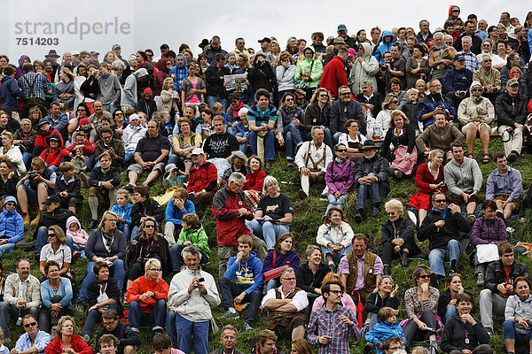Zuschauer beim Münsinger Ochsenrennen  Münsing  Fünfseenland  Oberbayern  Bayern  Deutschland  Europa