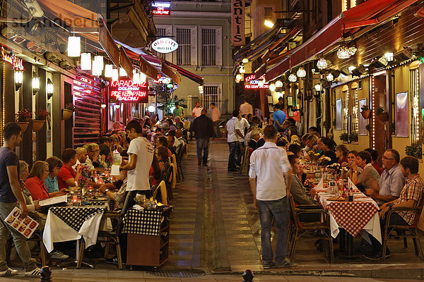Restaurants in Bestekar Osman Sokak  Altstadt Sultanahmet  Istanbul  Türkei  Europa