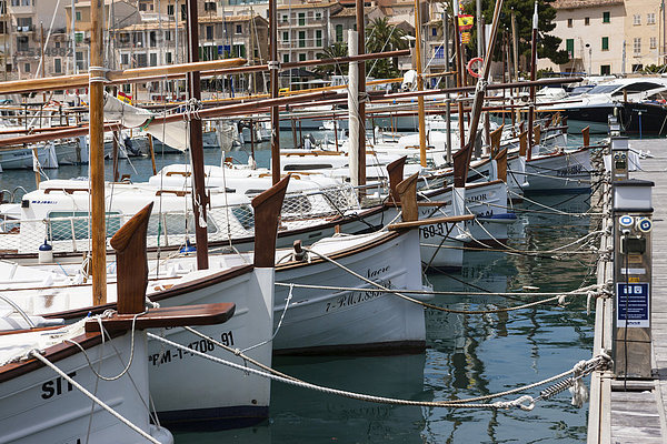 Hafen Europa Boot angeln typisch Balearen Balearische Inseln Mittelmeer Spanien