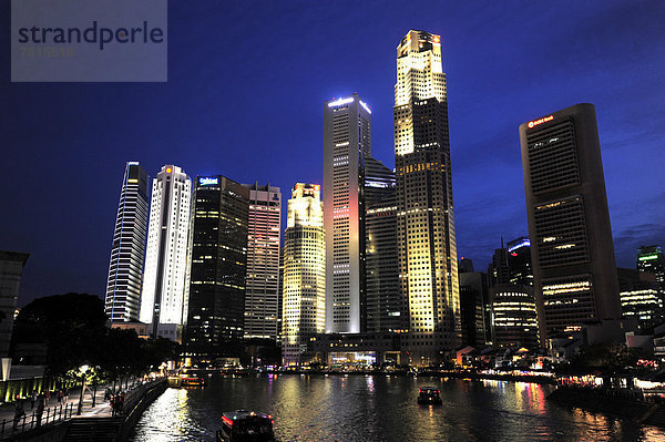 Wolkenkratzer am Abend  Singapore River  Skyline vom Bankenviertel  Central Area  Central Business District  Singapur  Singapore  Asien
