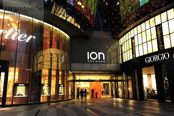 Ion Orchard Einkaufszentrum am Abend  Orchard Road  moderne Architektur  Central Area  Central Business District  Singapur  Singapore  Asien