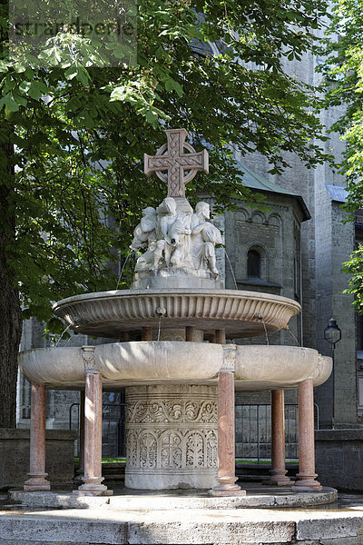 Brunnen  St. Anna Pfarrkirche  Lehel  München  Bayern  Deutschland  Europa
