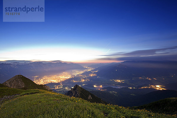Blick auf Innsbruck am Morgen  Inntal  Tirol  Österreich  Europa